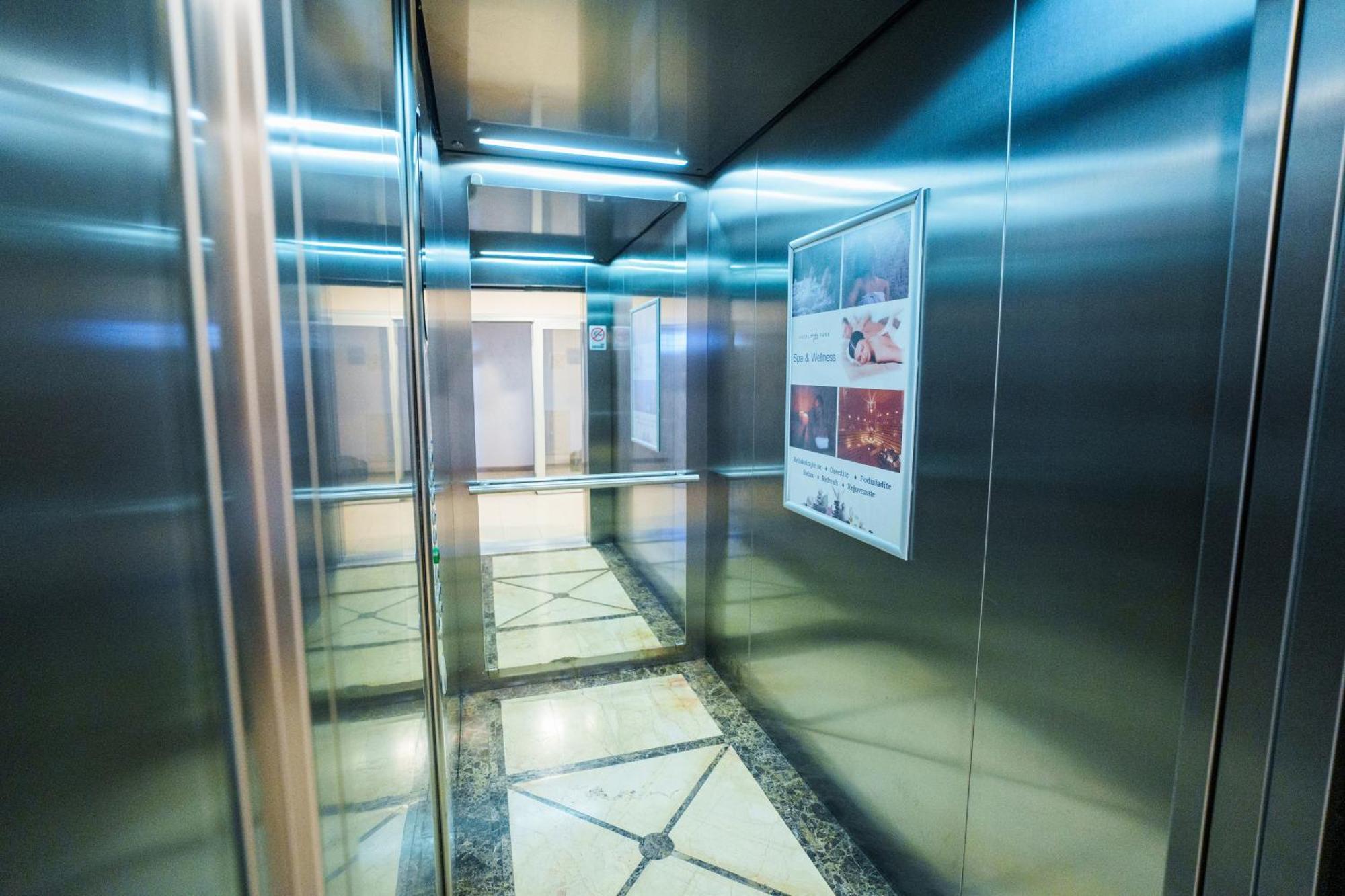 Hotel Monogram Park Ρούμα Εξωτερικό φωτογραφία